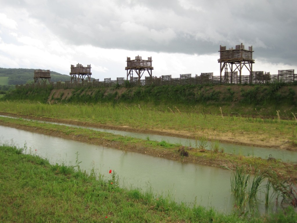 Reconstruction of Roman Fortifications at Alesia_tldrhistory